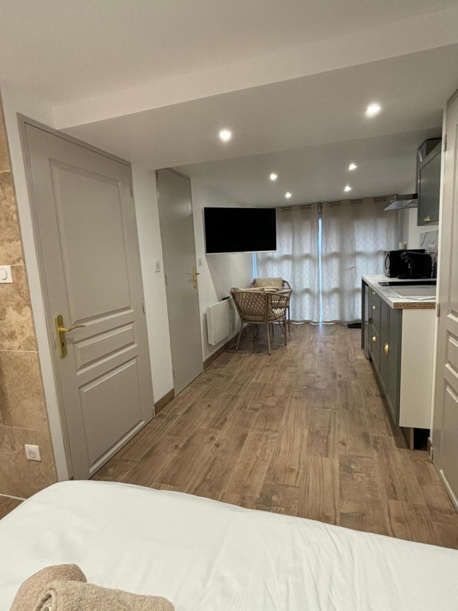 La Ptite Suite De Julie Epernay Luaran gambar
